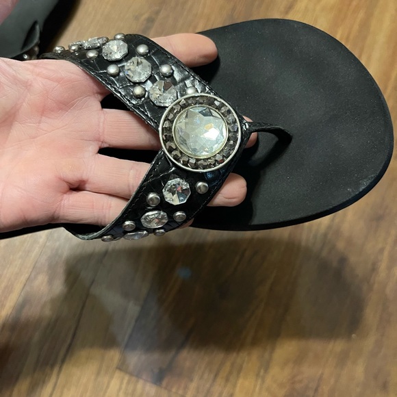 Yellow Box Flip Flops. Color: Black.  Size: 10 - Picture 3 of 6